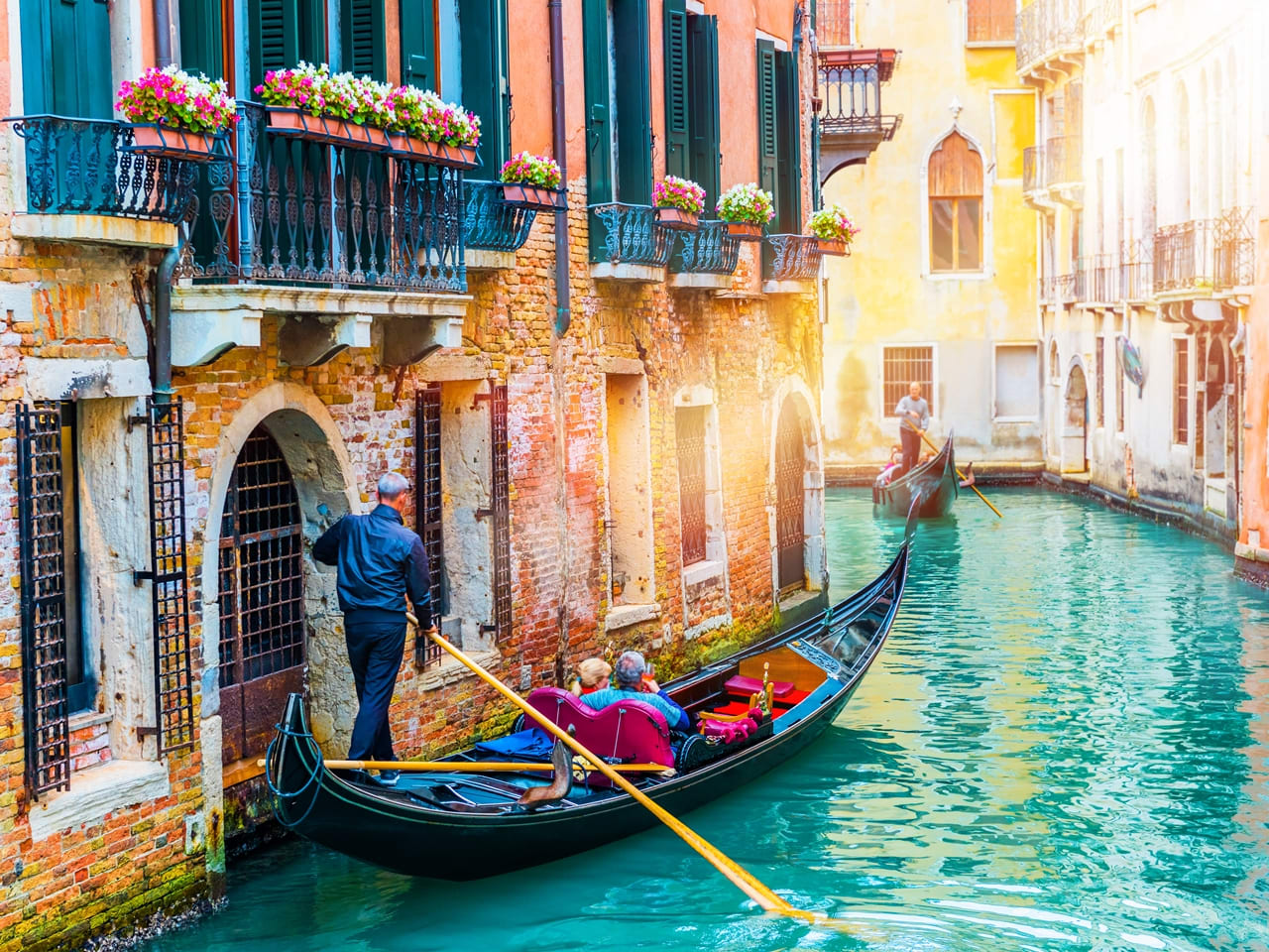 Gondola - Phương tiện di chuyển thông dụng tại Venice.jpg